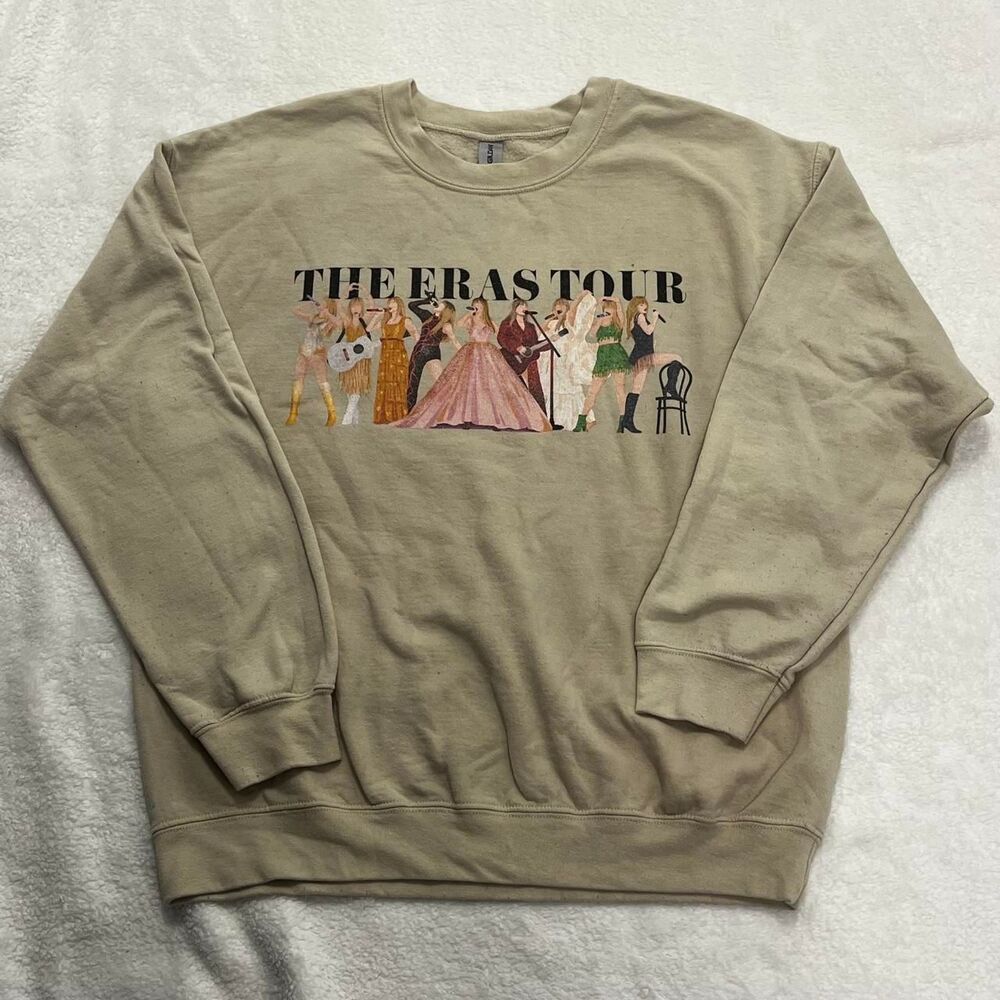 Gildan Women's Tan and Cream Sweatshirt